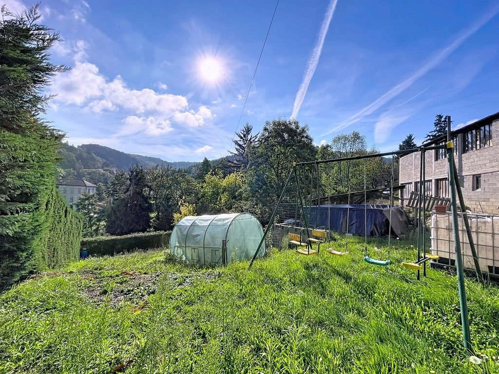 Maison familiale avec grande dépendance et terrain clos – Sail-sous-Couzan (42890) Boën-sur-Lignon 42130