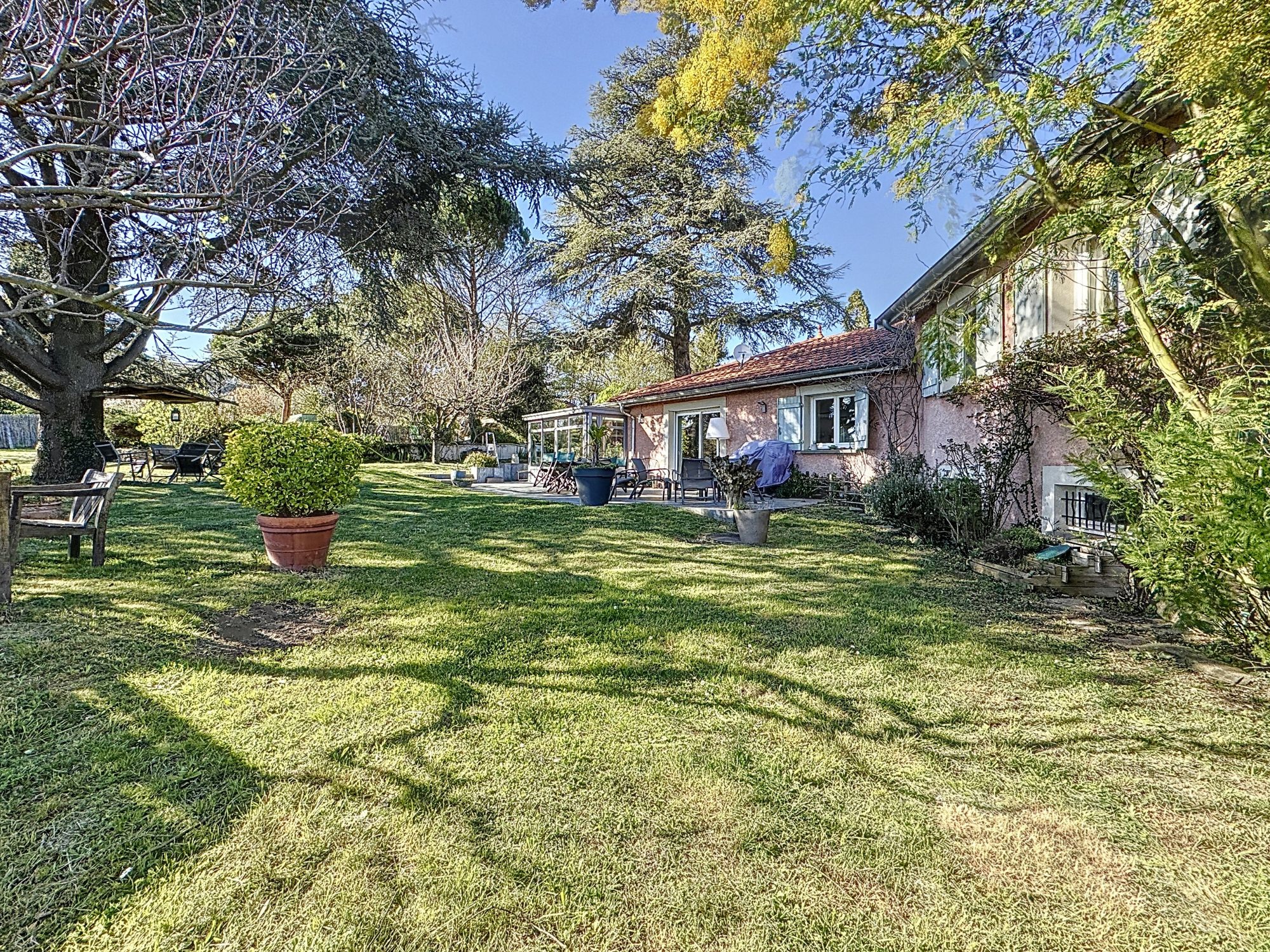 Maison T7 200m² sur 3327m² de terrain, piscine 12x6m Saint-Laurent-d'Agny 69440