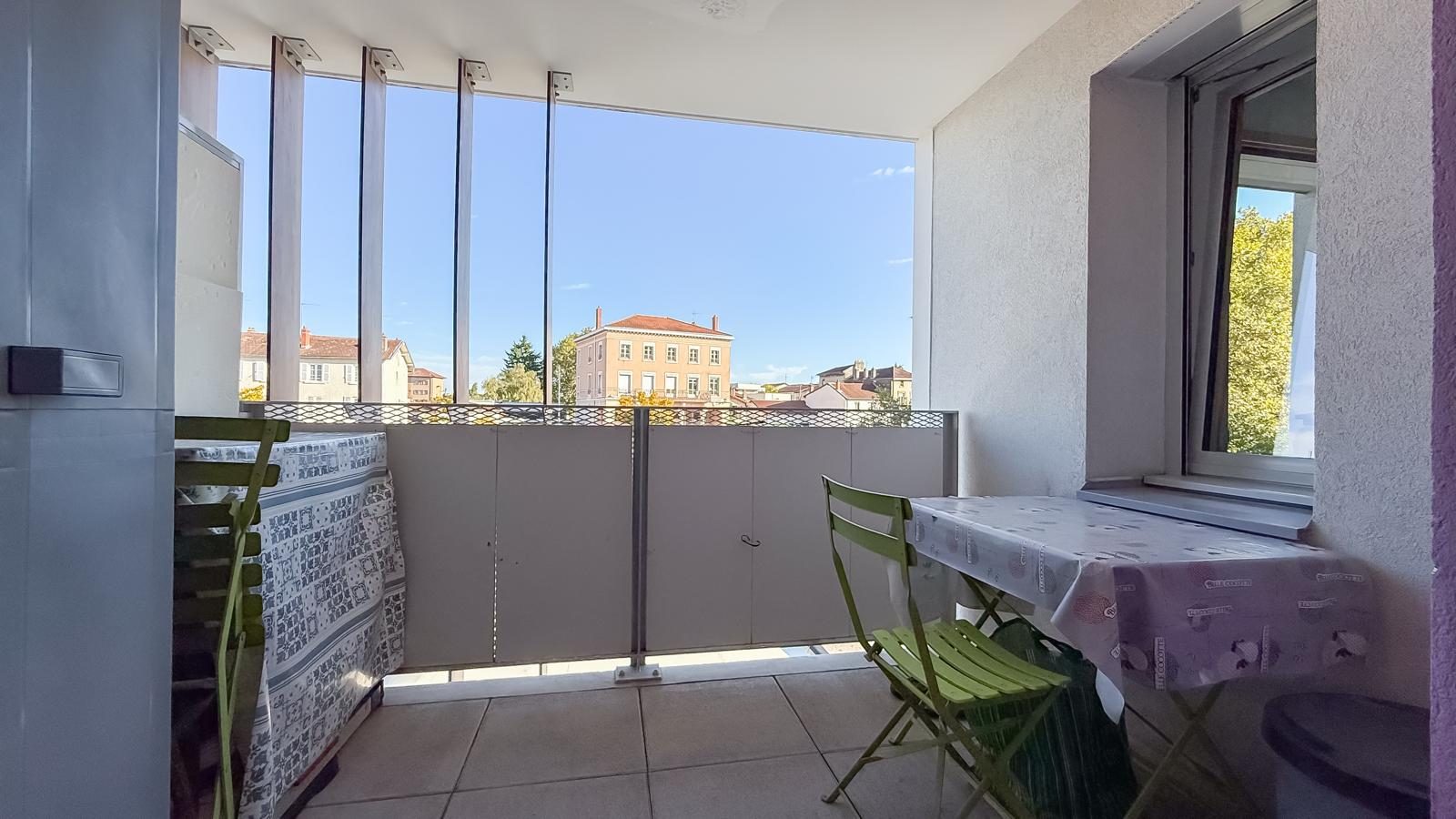 T2 récent avec balcon et parking Sathonay-Camp 69580