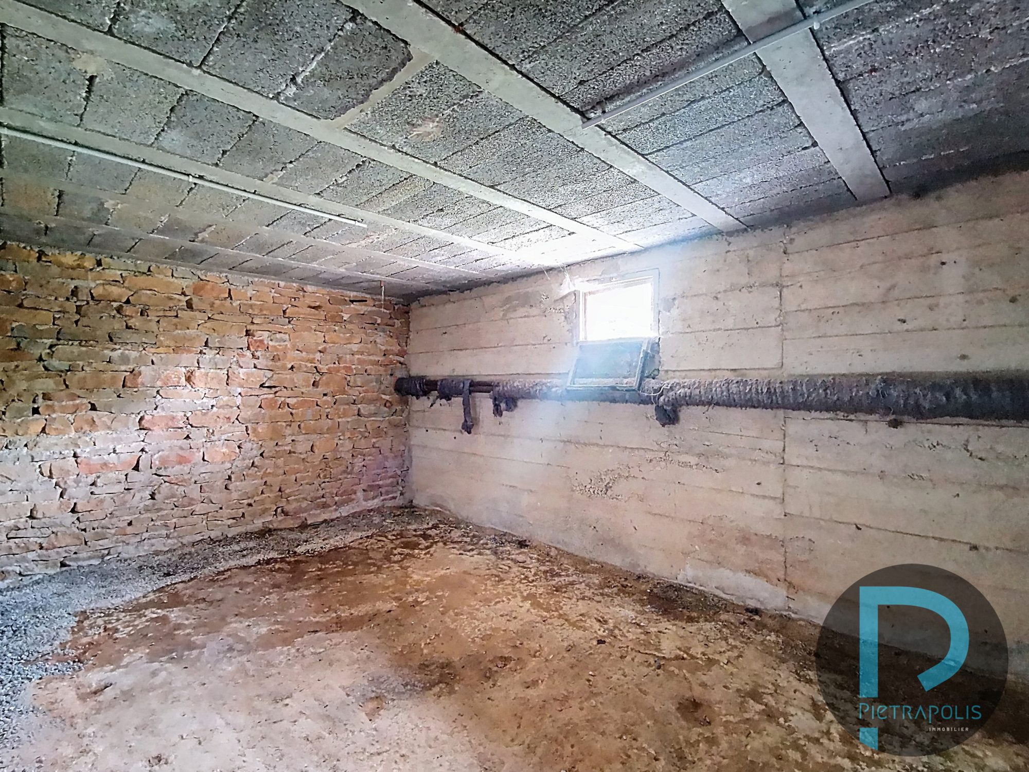 PROPRIETE avec  8 logements à rénover Bergesserin 71250