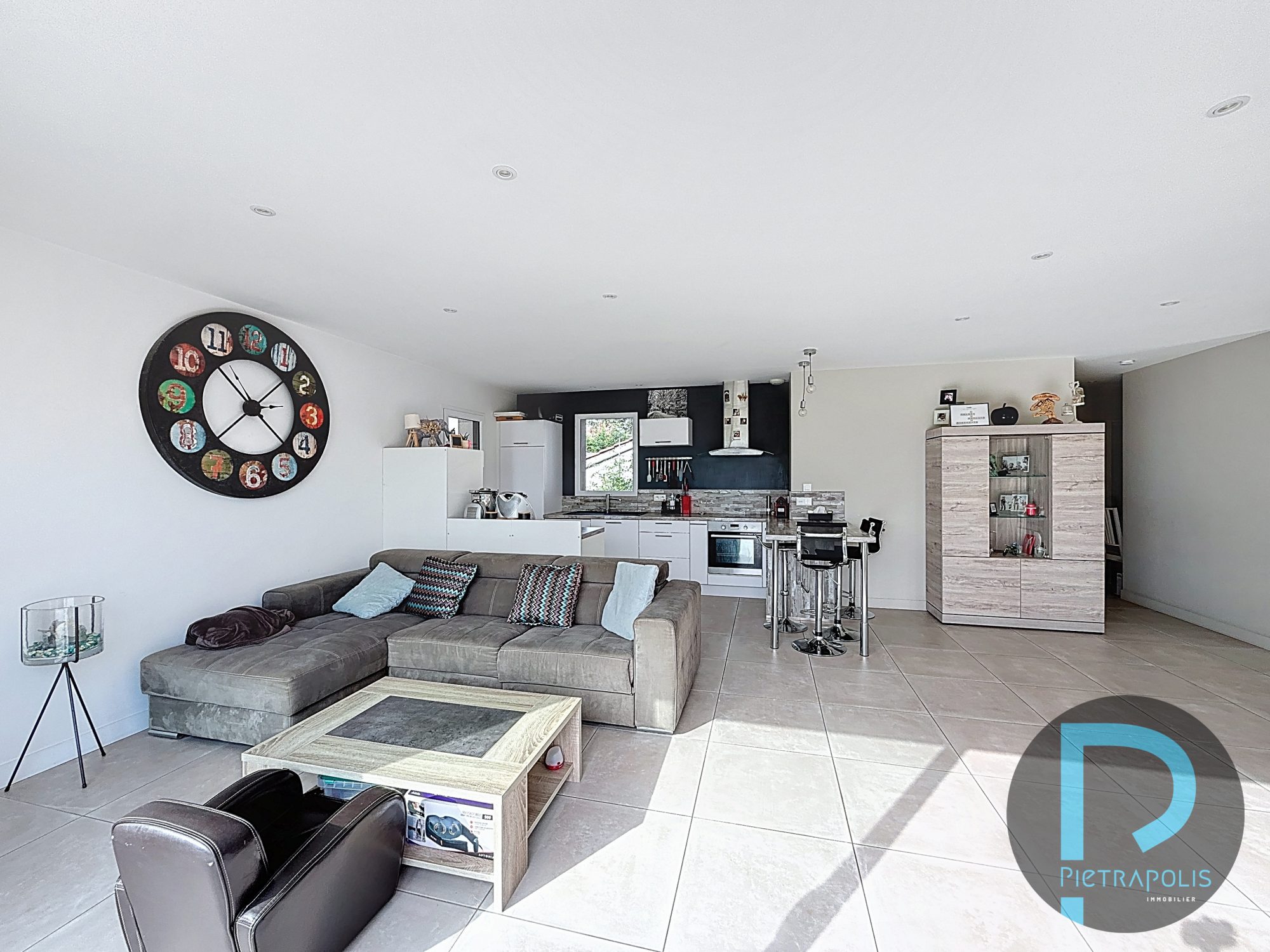 Maison de plain-pied de 92m² - 3 chambres - Terrain de 371m² - garage - 3 places de parkings Chaleins 01480