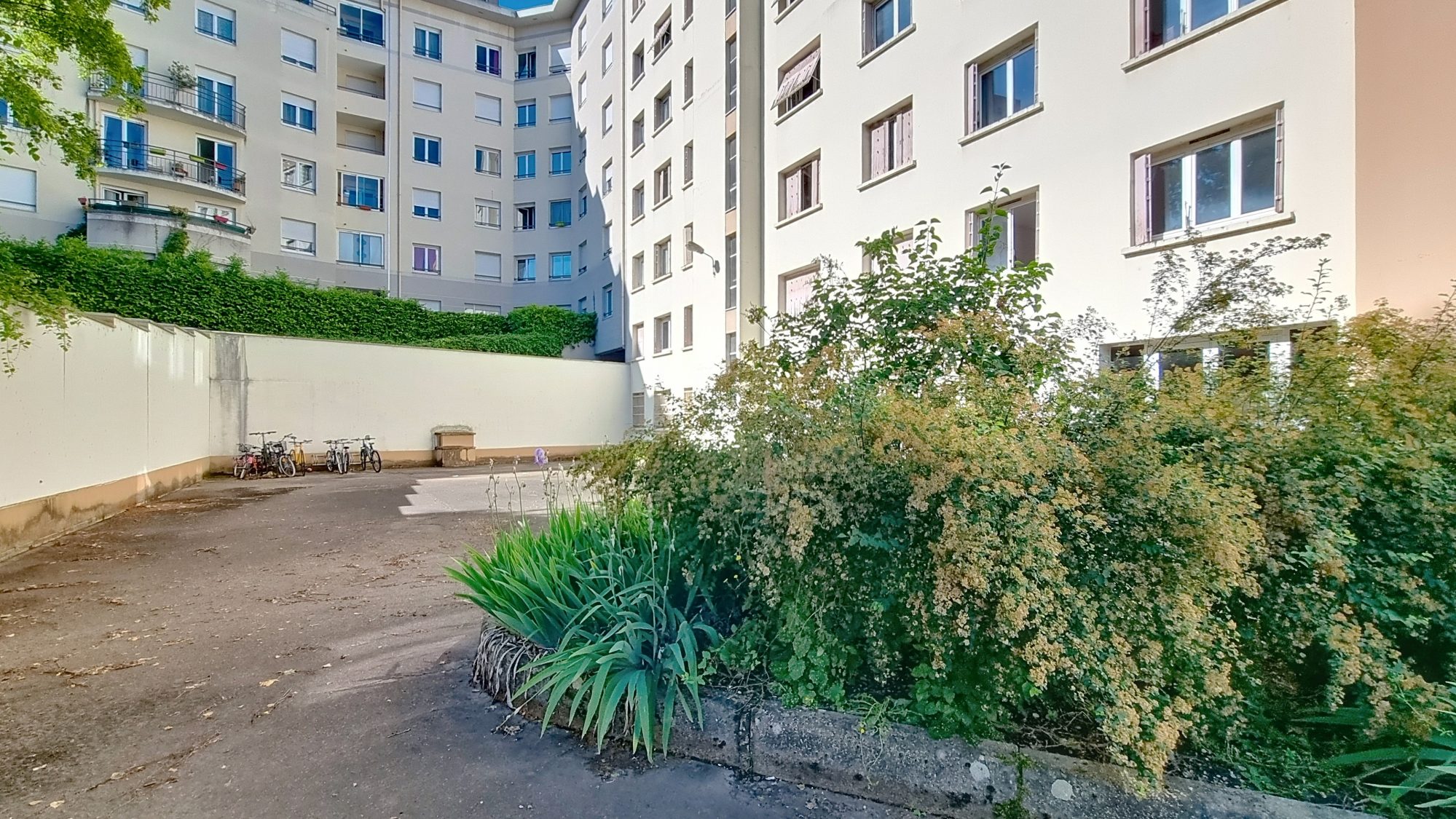 ETAGE ELEVE vue Fourvière - Appartement T2 46 m² - garage possible VILLEURBANNE 69100