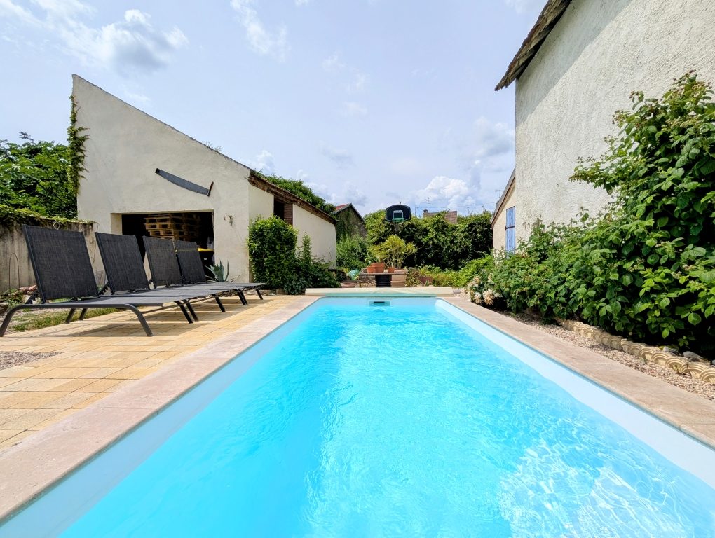 COTE D'OR (21) - SECTEUR SAINT JEAN DE LOSNE - Très jolie maison de 220 m² avec piscine Saint-Jean-de-Losne 21170