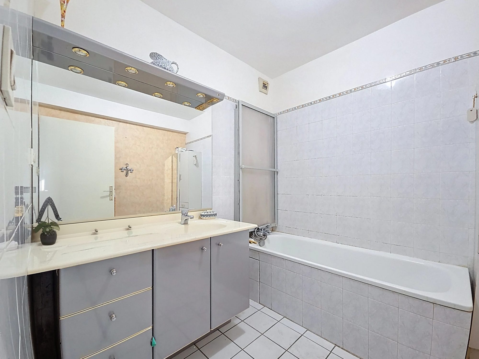 République T3 de 75 m2 avec Garage et Cave Villeurbanne 69100