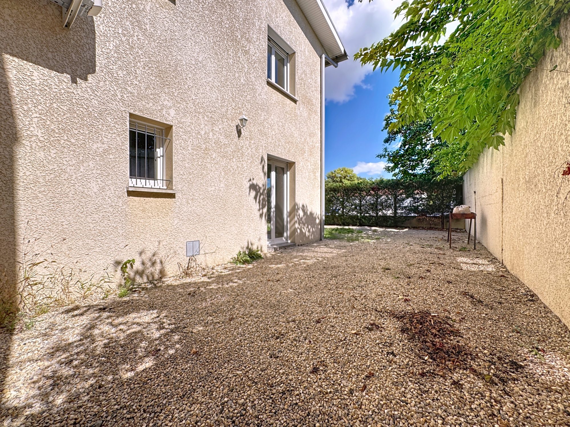 Maison rénové en 2020 de 160m2 utile avec 3 chambres Saint-Genis-Laval 69230