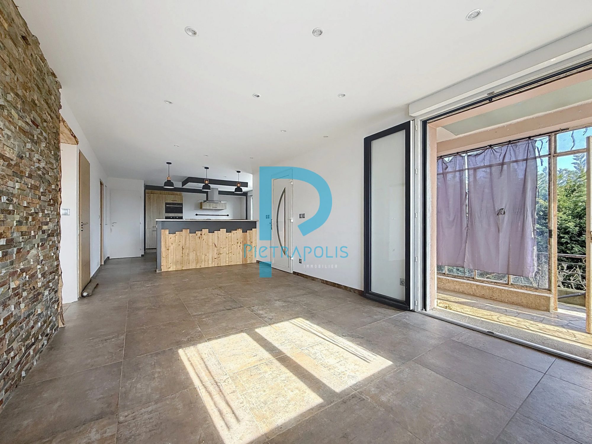 MAISON 4 CHAMBRES SUR SOUS-SOL COMPLET - PARCELLE DE 1100 m2 Châtillon-sur-Chalaronne 01400