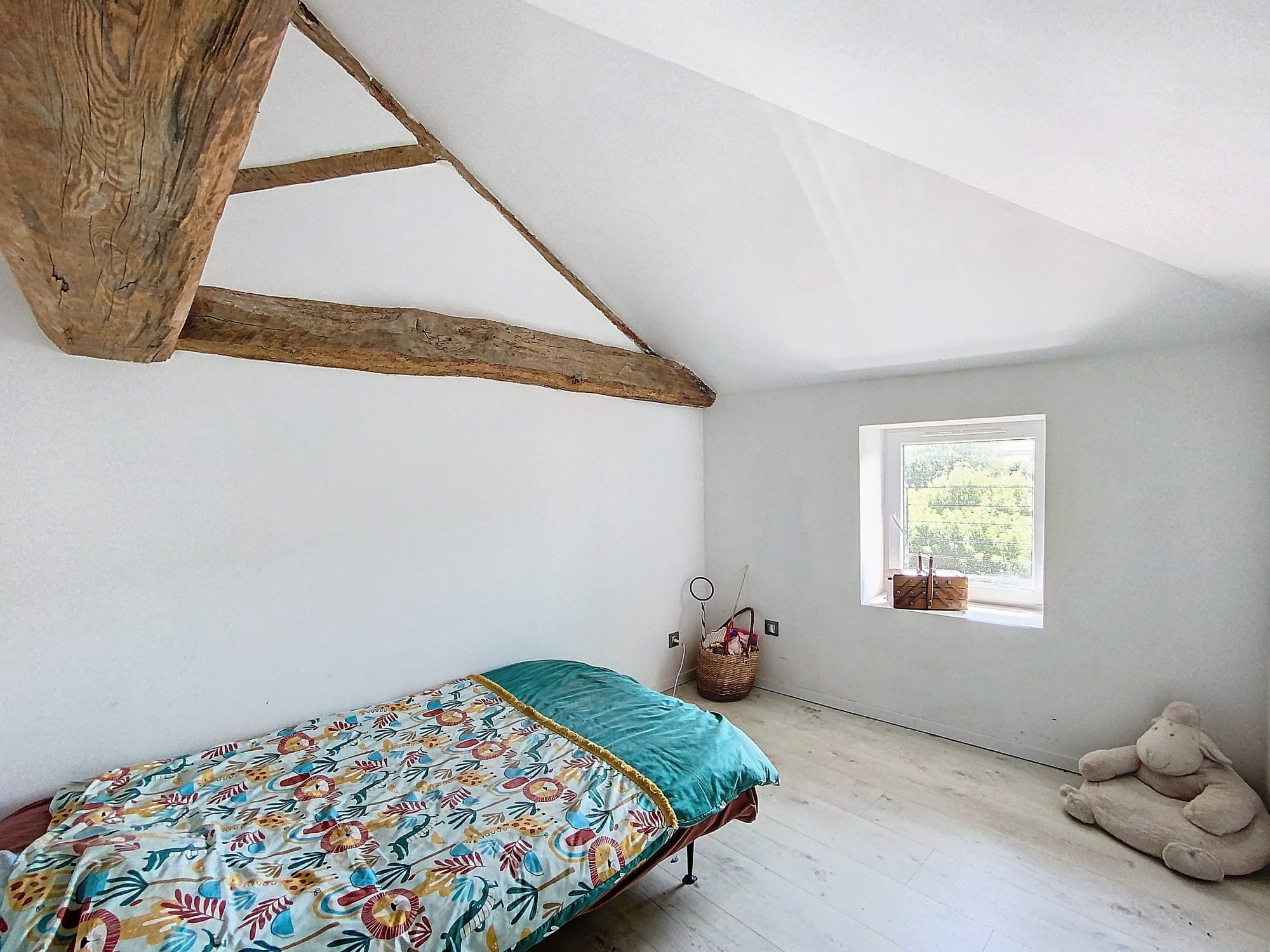 Maison de village en pierres dorées avec jardinet et belle cour intérieure Frontenas 69620