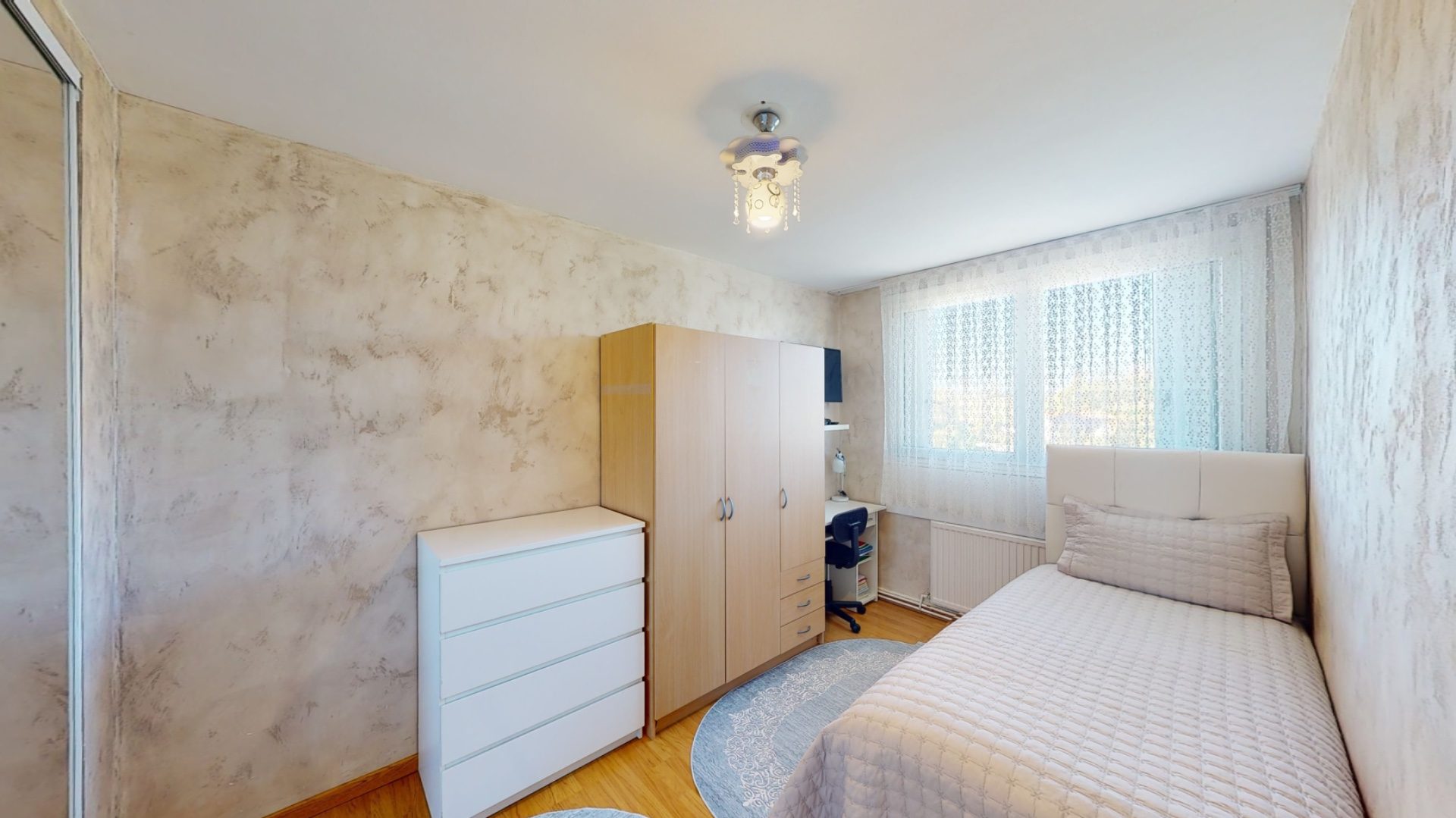 APPARTEMENT T4 91m2 au 15ÈME ET DERNIER ÉTAGE, GARAGE, FAIBLES CHARGES, VUE PANORAMIQUE, AUCUNS TRAVAUX! Firminy 42700