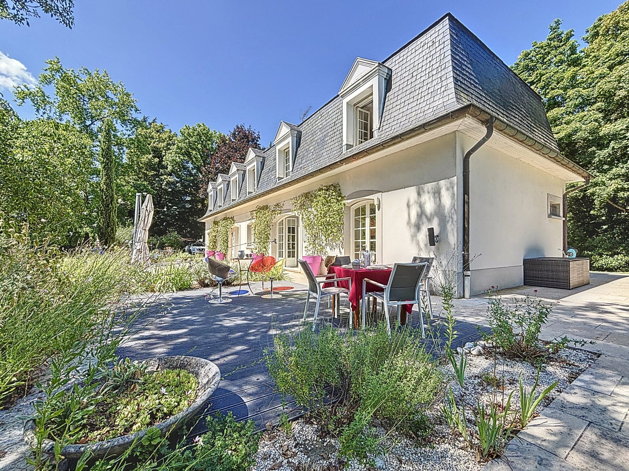 Villa de 245 m², parc de 5000 m² avec piscine