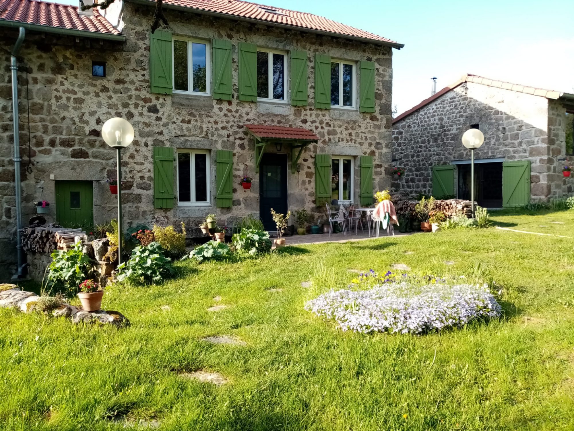 Bien d’exception loué en gîtes avec piscine intérieure Montregard 43290