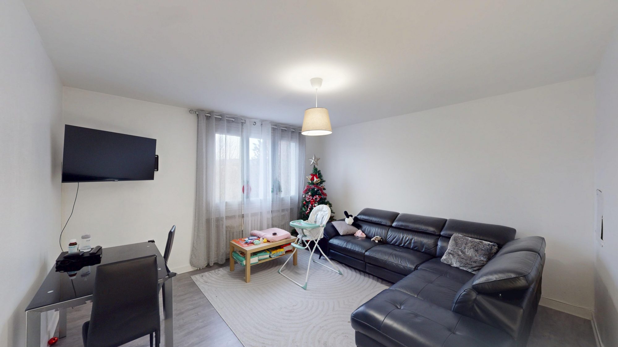 Appartement - 4 pièces - 72 m² - Le Chambon-Feugerolles (42500)