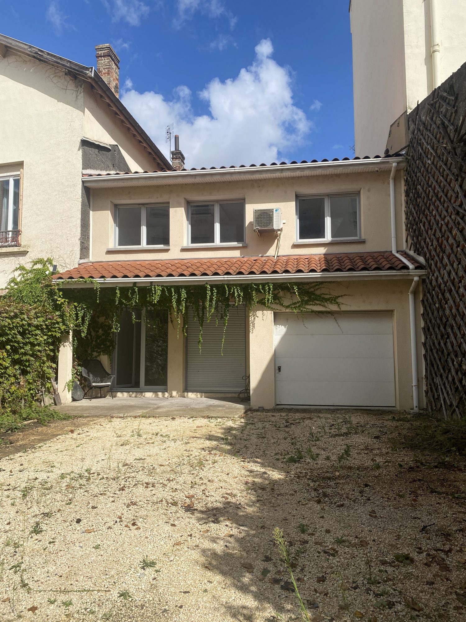 MAISON DE VILLE