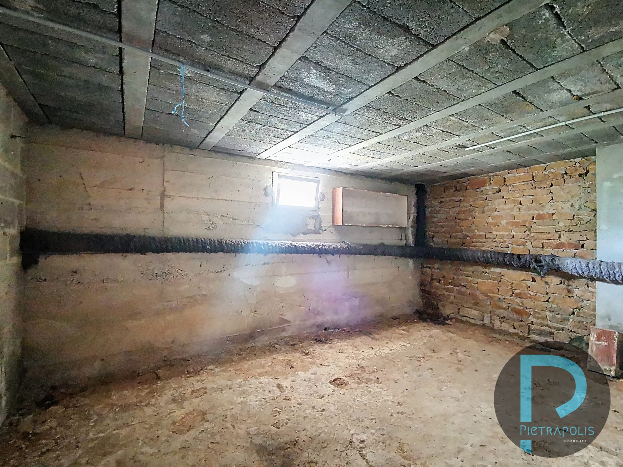 PROPRIETE avec  8 logements à rénover Bergesserin 71250