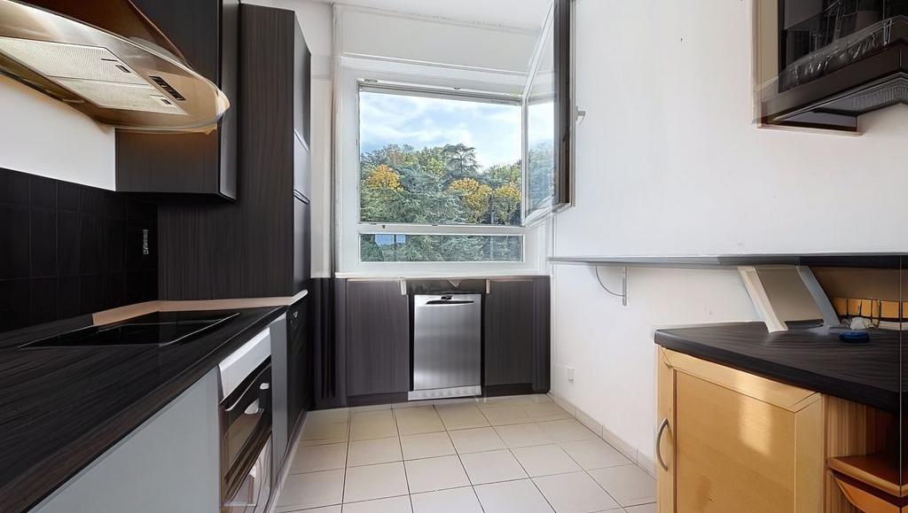 Appartement traversant 92 m² carrez– Étage élevé, vue dégagée, fort potentiel Sainte-Foy-lès-Lyon 69110