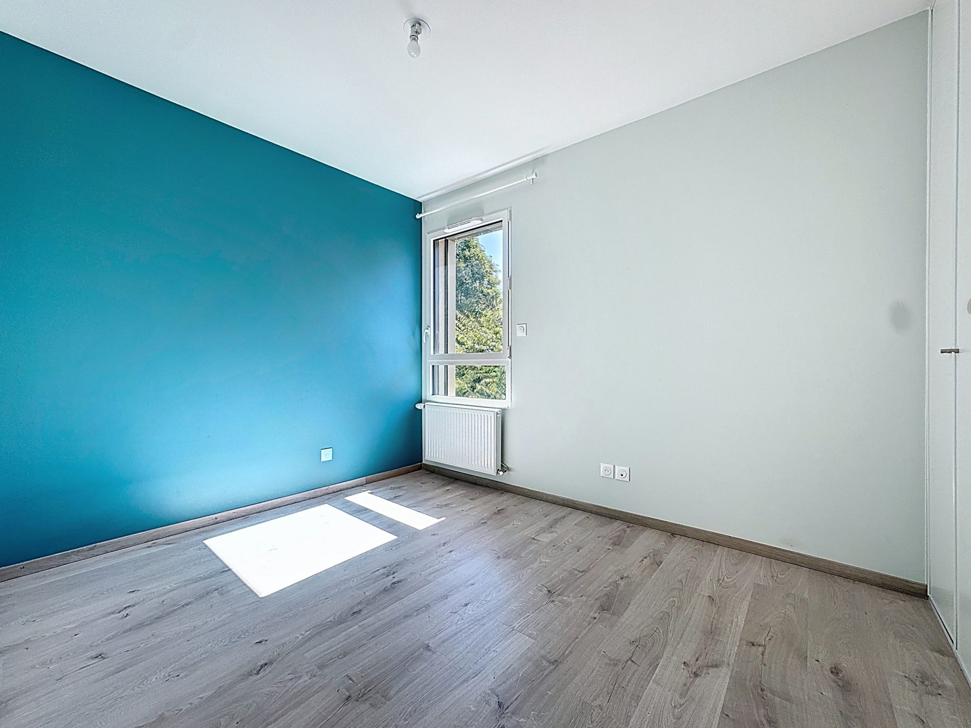 Maison de 2020 au centre ville de 110m2 - 4 chambres avec Garage et stationnement. Saint Symphorien d'Ozon 69360