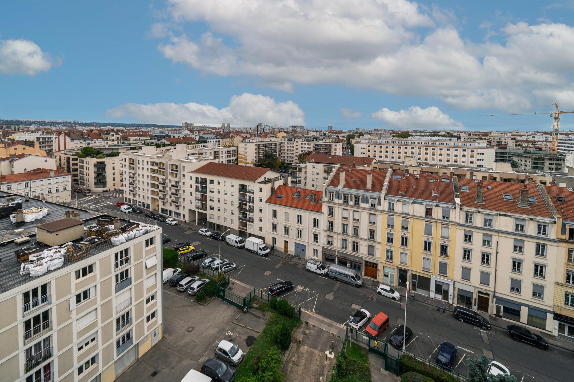 BEL APPARTEMENT EN ETAGE ELEVE DE 94 M2