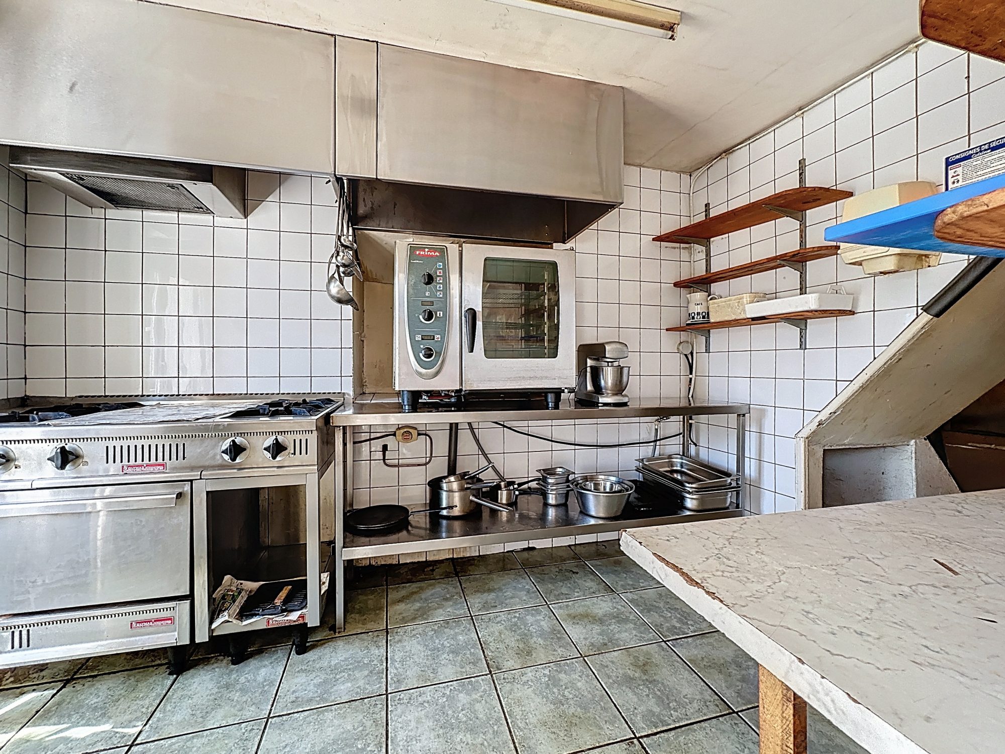 ANCIEN BAR / RESTAURANT AVEC LOGEMENT DE FONCTION ET DÉPENDANCE – BEYSSAC (20 MIN DU PUY-EN-VELAY) Beyssac,  Saint-Jean-de-Nay 43320