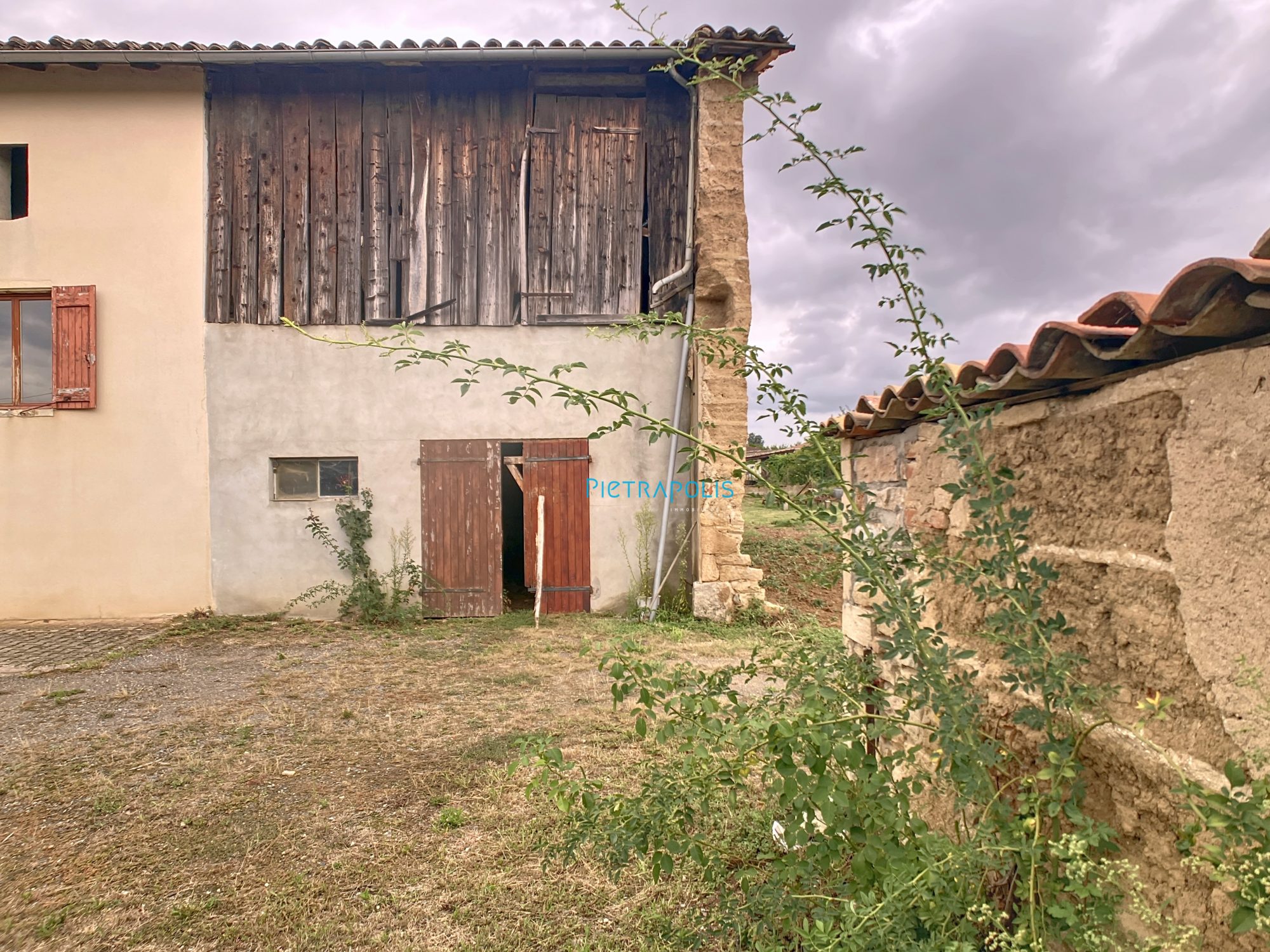 grange à rénover avec jardin et 2 parking privé