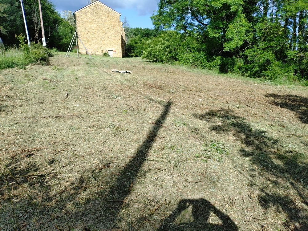 PROPRIETE avec  8 logements à rénover Bergesserin 71250