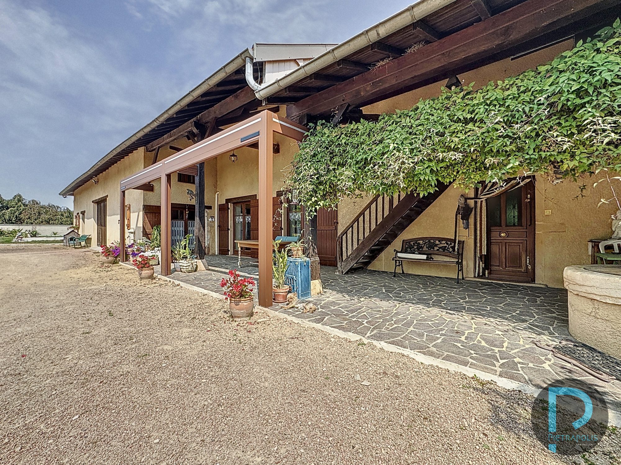 FERME RÉNOVÉE AVEC PISCINE  210 m² - 4 chambres