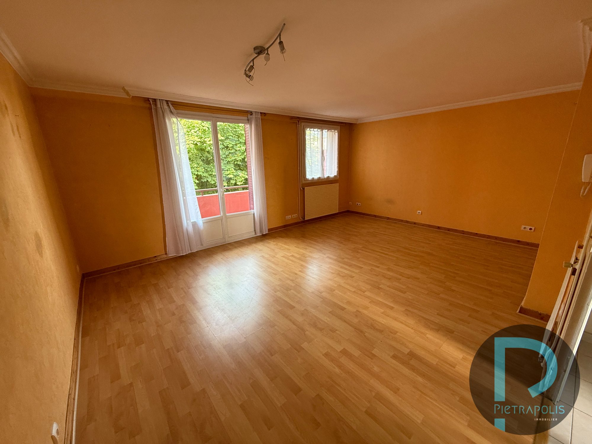 Appartement centre VILLEFRANCHE S/S 64m² - 2 chambres - balcon - cave - garage Villefranche-sur-Saône 69400