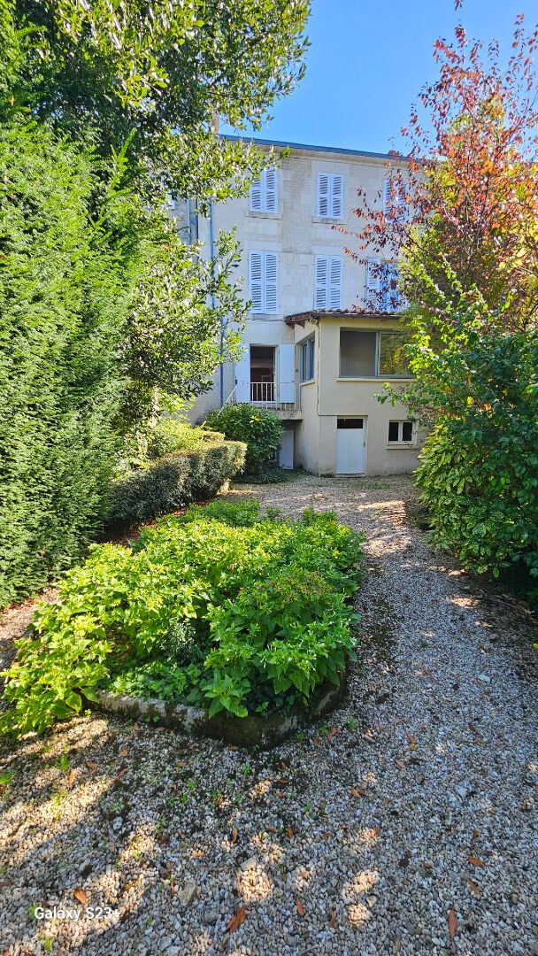 Maison Niort 9 pièces 195 m²