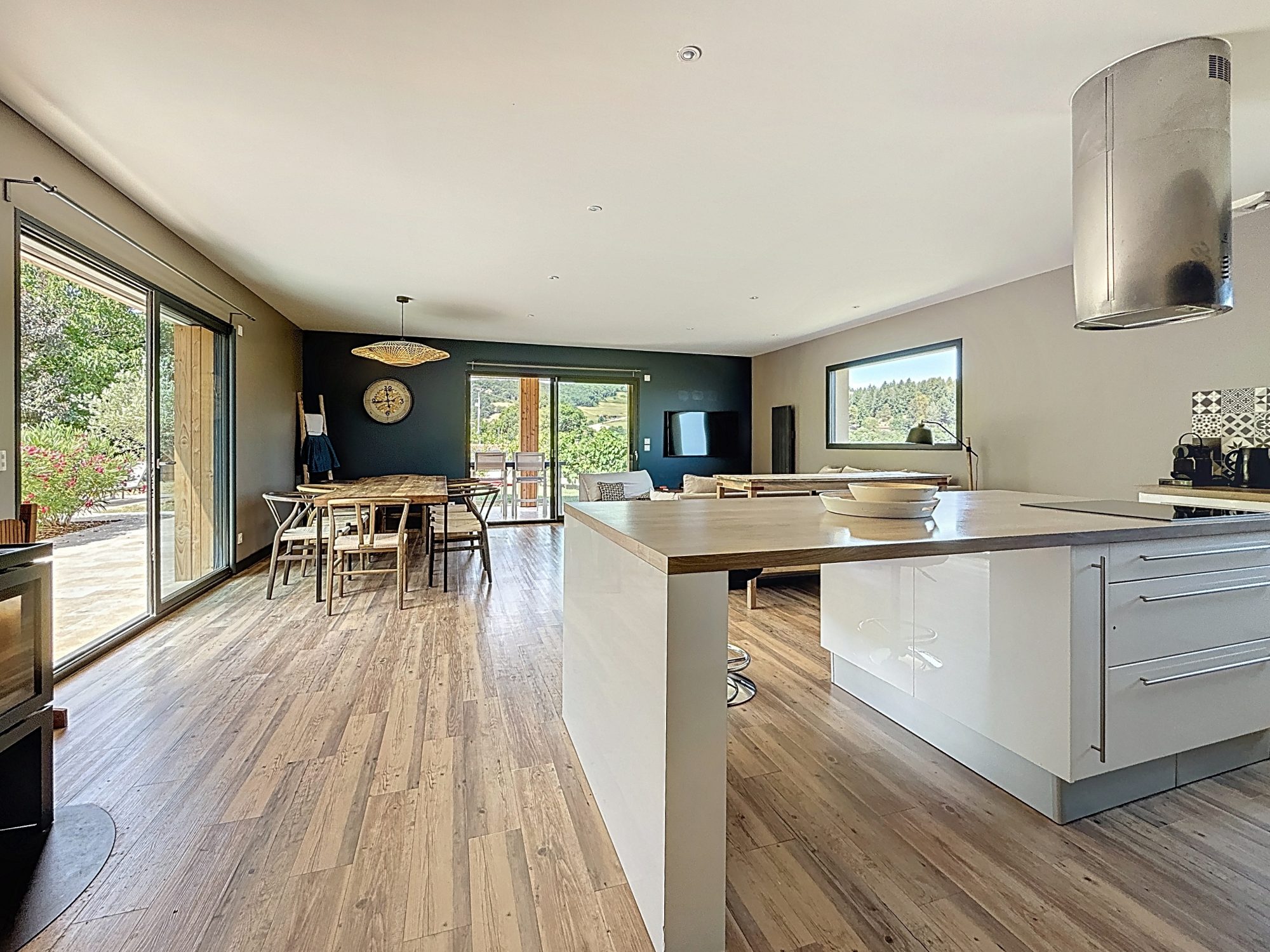 Maison moderne clé en mains de 2013 de type T5, 2500 m² de terrain,  belle pièce de vie, cuisine meublée équipée,  4 chambres, piscine 8x4 chauffée Vindry-sur-Turdine 69490