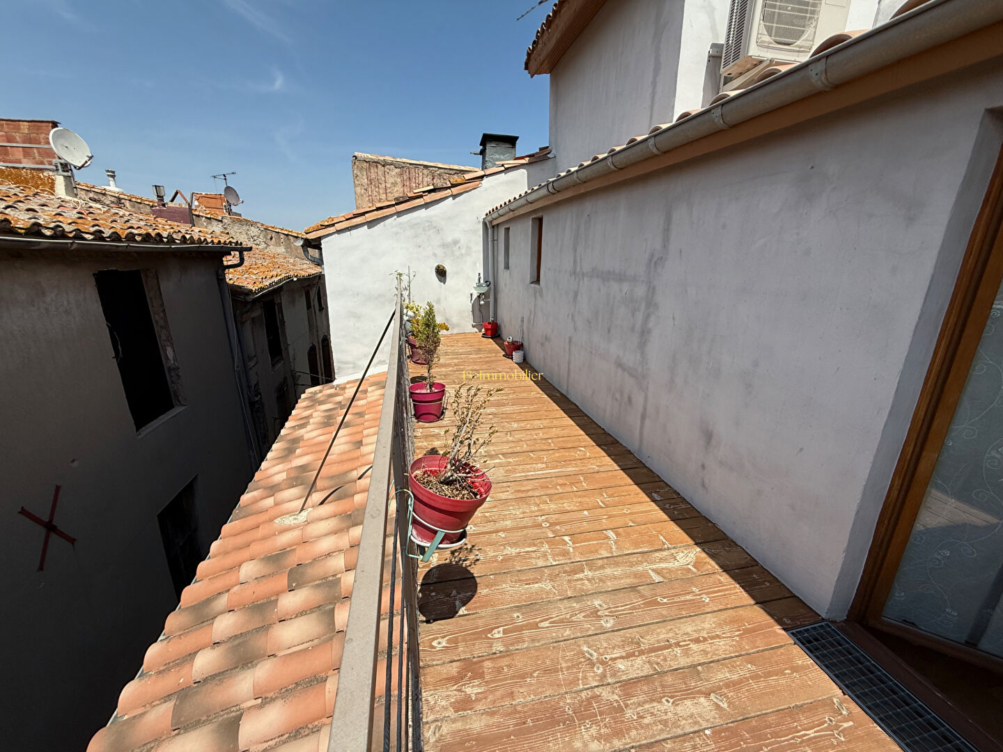 Agde centre historique . Maison 3 appartements rénovés avec fort rendement locatif