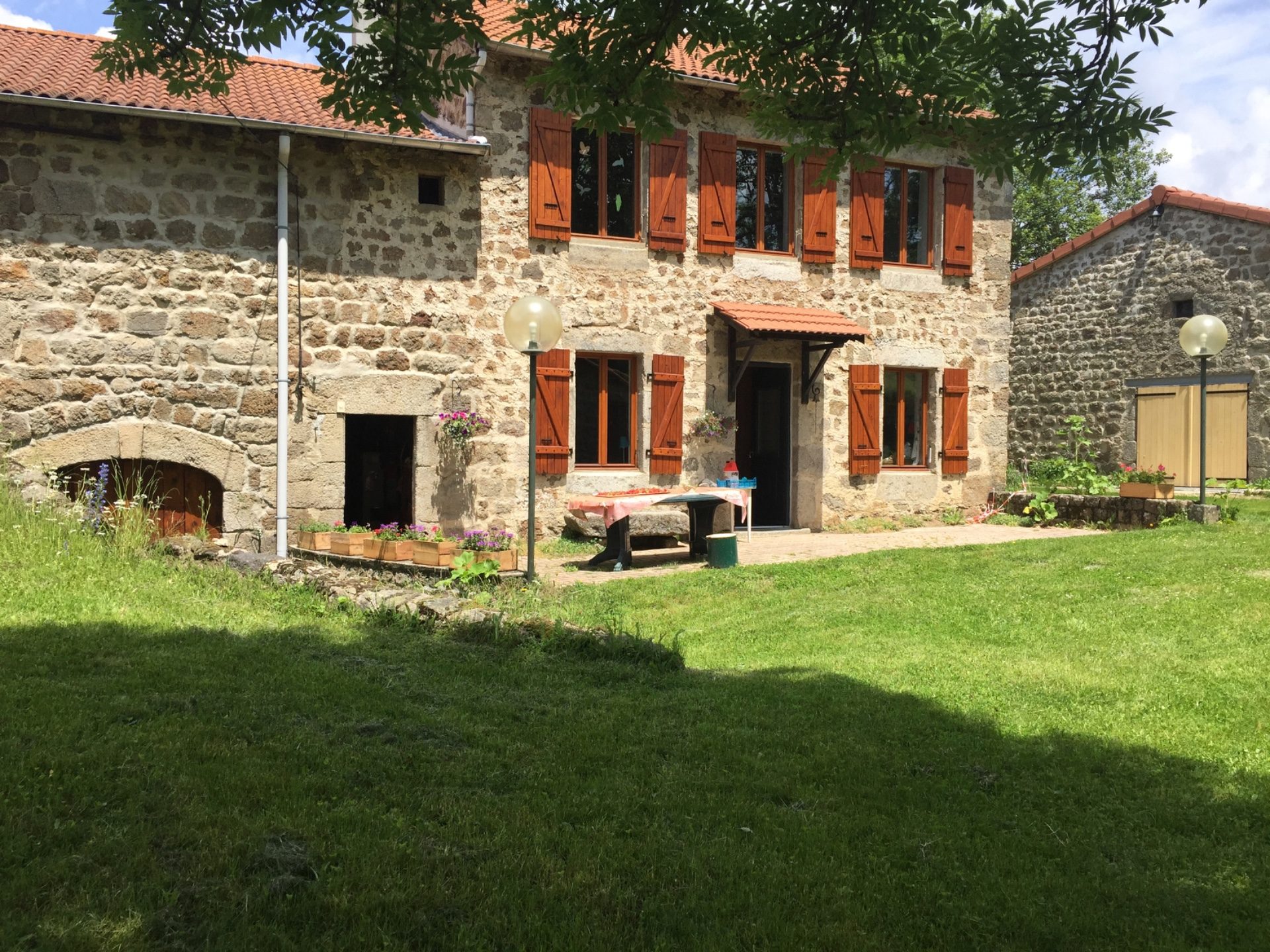 Bien d’exception loué en gîtes avec piscine intérieure Montregard 43290