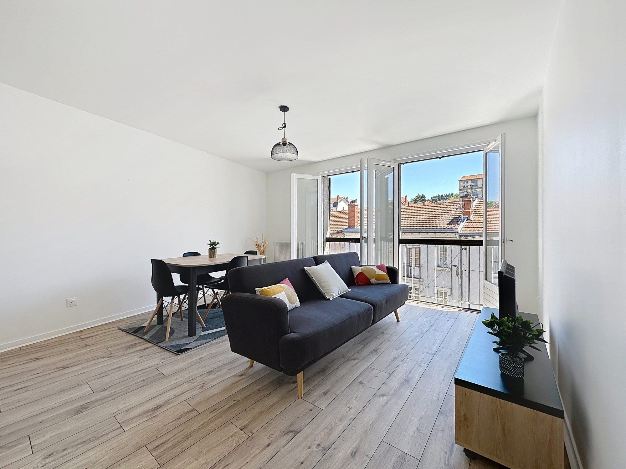 T2 meublé en excellent état - Dernier étage - Centre-ville du Puy-en-Velay – 95 000 € Le Puy-en-Velay 43000