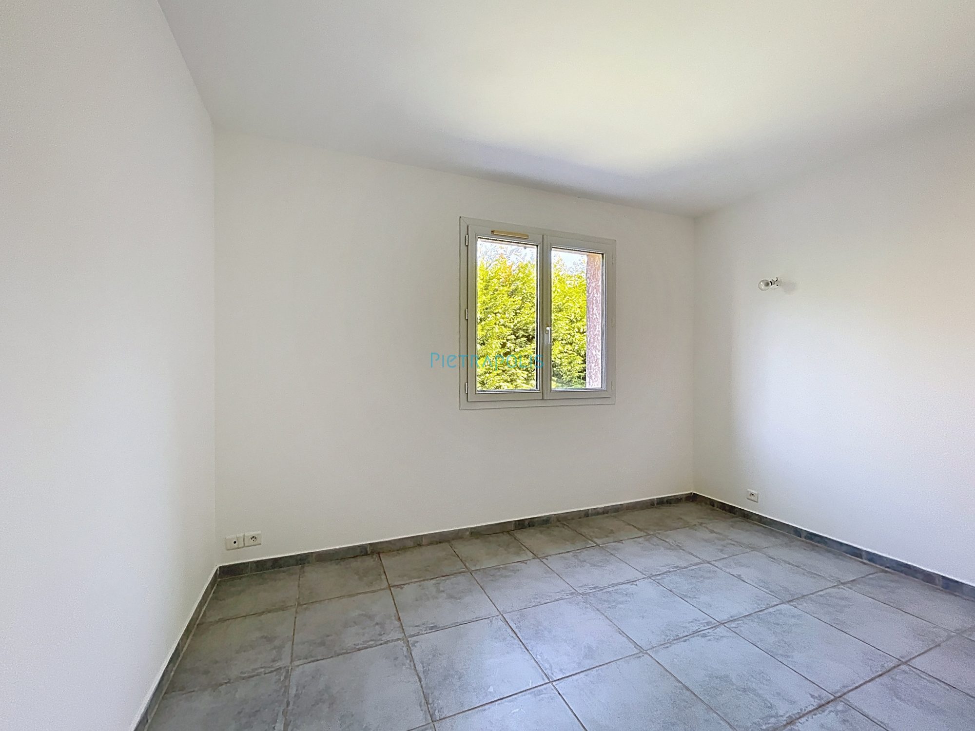 MAISON SAVIGNEUX   VENDUE Savigneux 01480