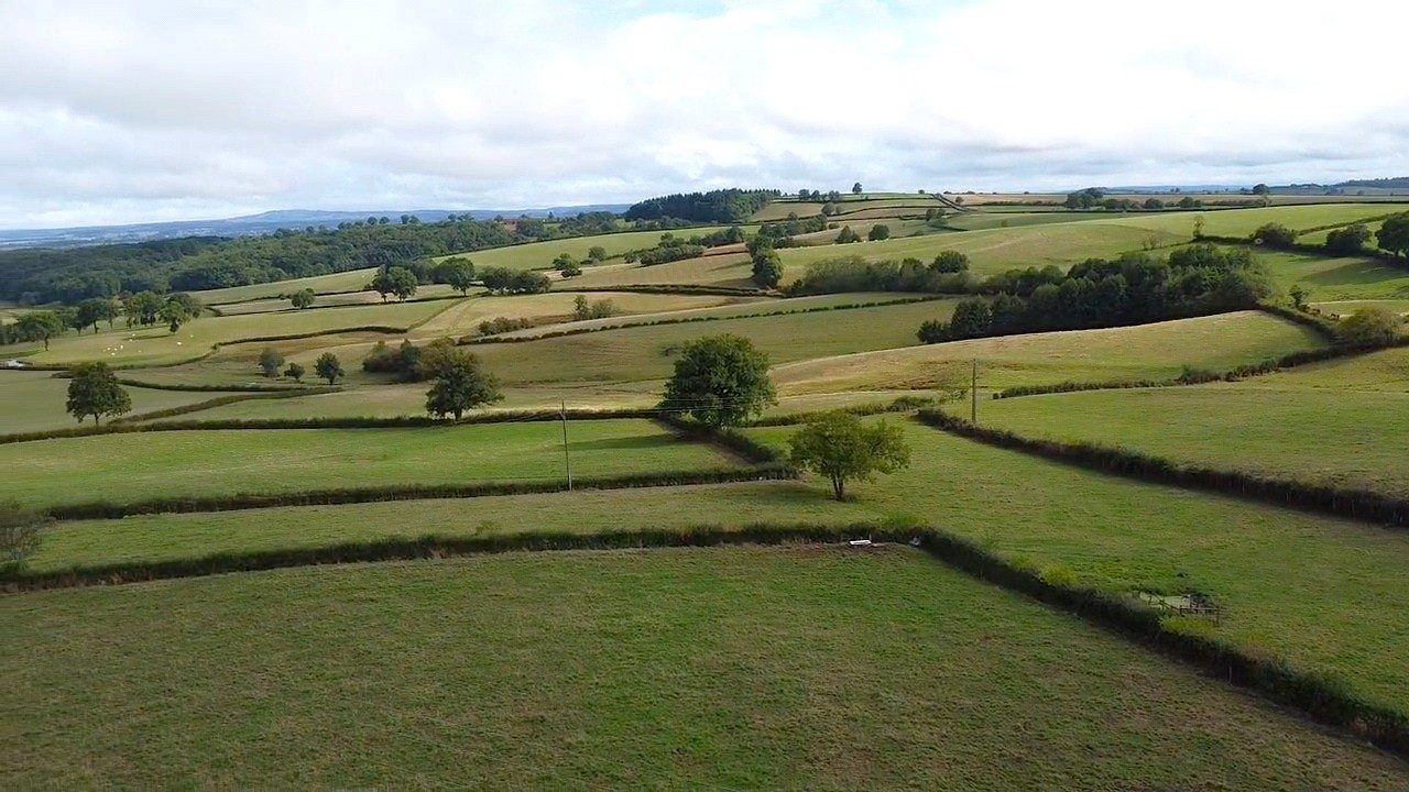 En lisière du parc naturel du Morvan et de du massif d'Uchon Charmoy 71710