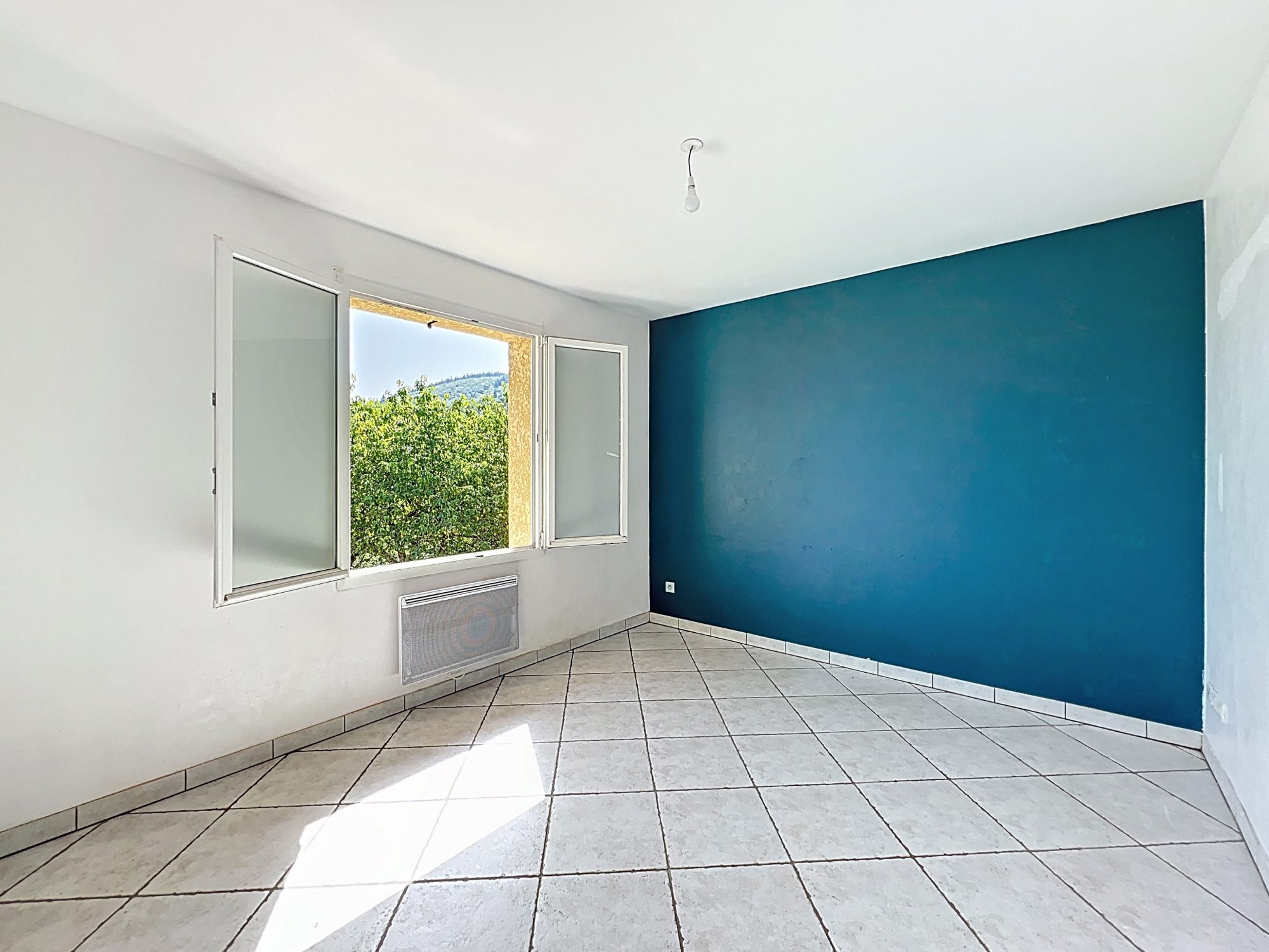 MAISON 142m² - 4 CHBRES – TERRAIN ARBORE – PISCINE - DEPENDANCES - SOUS SOL Saint-Pierre-la-Palud 69210