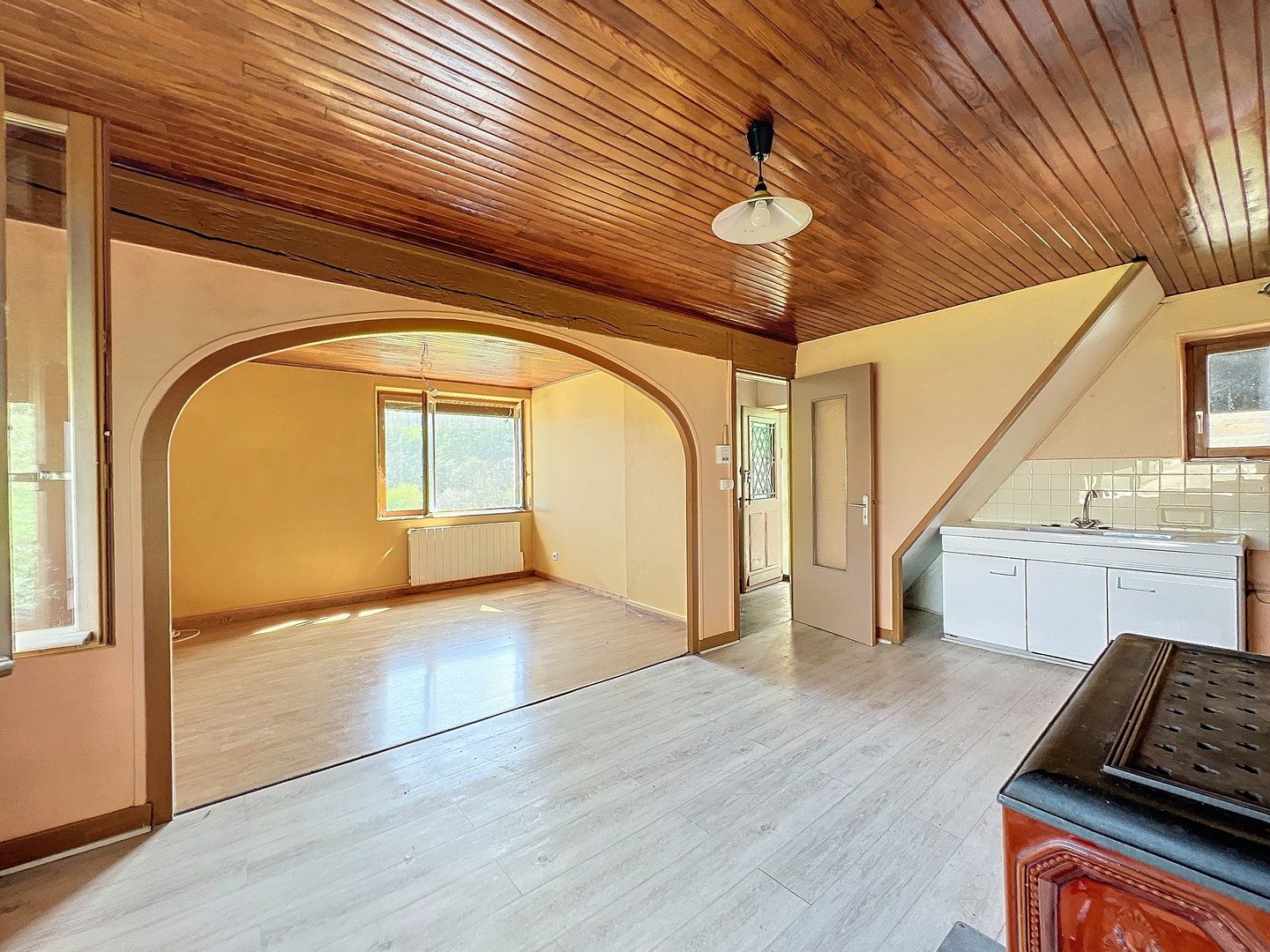 PROPRIETE DE 2 MAISONS - GRAND GARAGE 137 M² - TERRAIN 1,8 HECTARES - DEPENDANCES Sain-Bel 69210