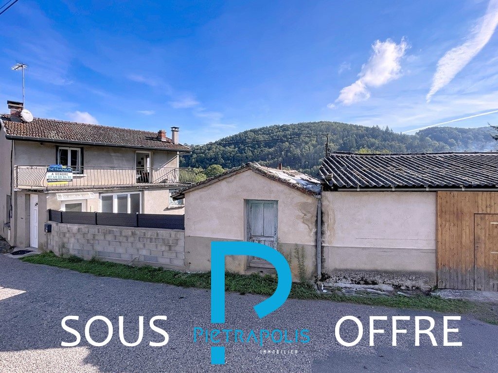 Maison familiale avec grande dépendance et terrain clos – Sail-sous-Couzan