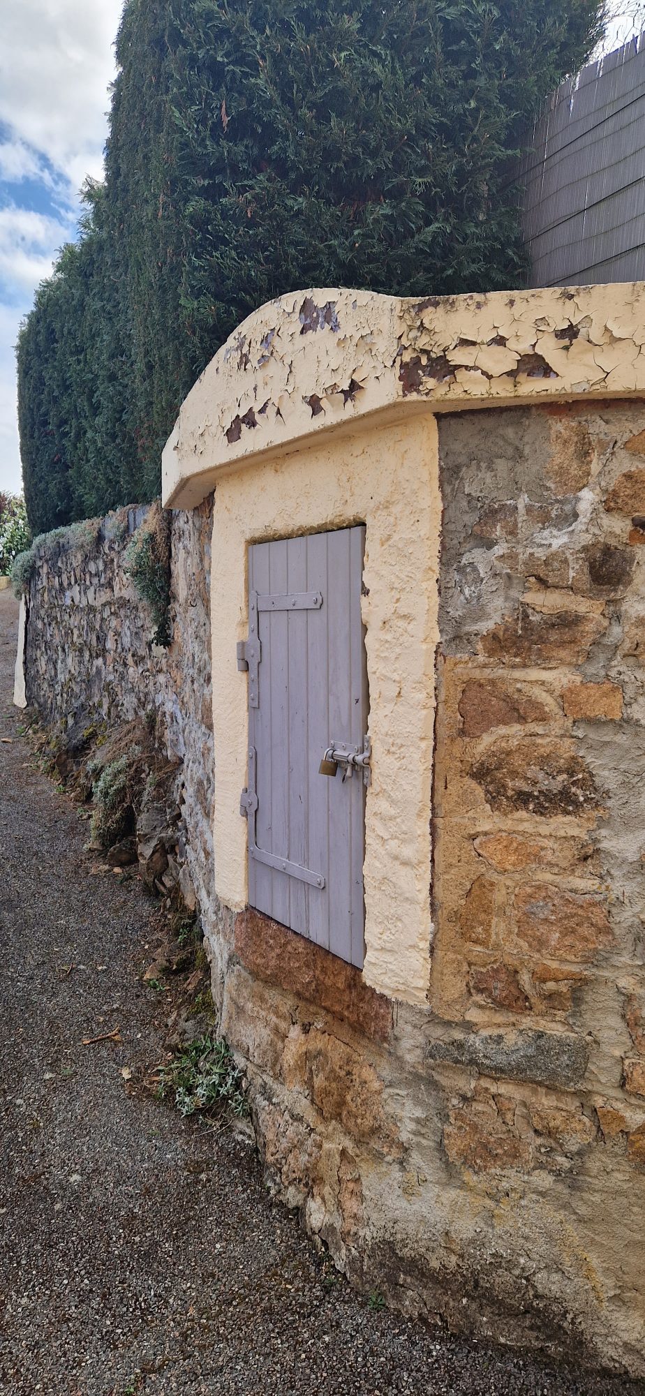 MAISON - 2 CHBRES – JARDIN – DEPENDANCES - SOUS SOL Saint-Vincent-de-Reins 69240