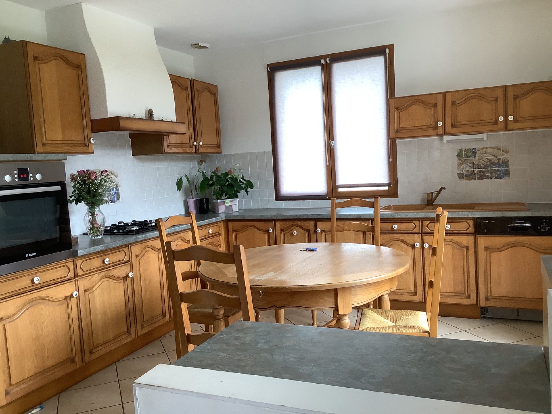 Vaste maison d’environ 150 m2 avec 4 chambres terrain terrasse et sous sol