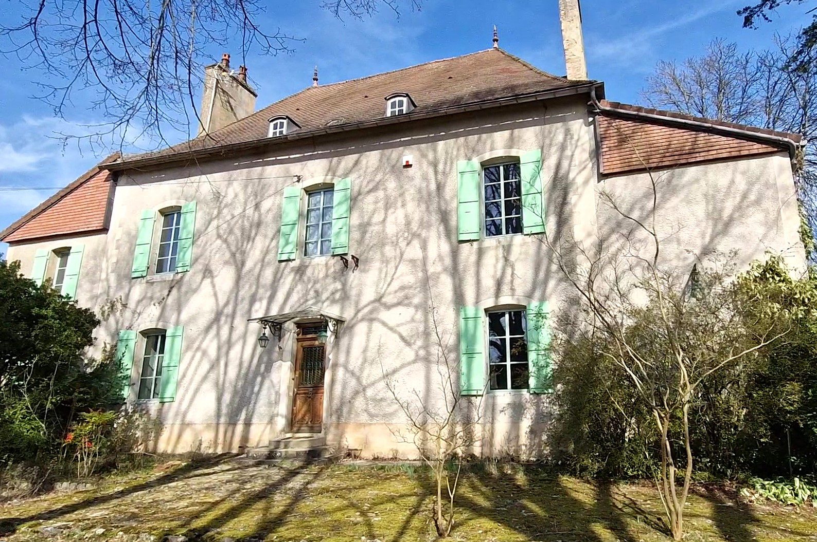 Proche de Buxy : maison de caractère avec parc.