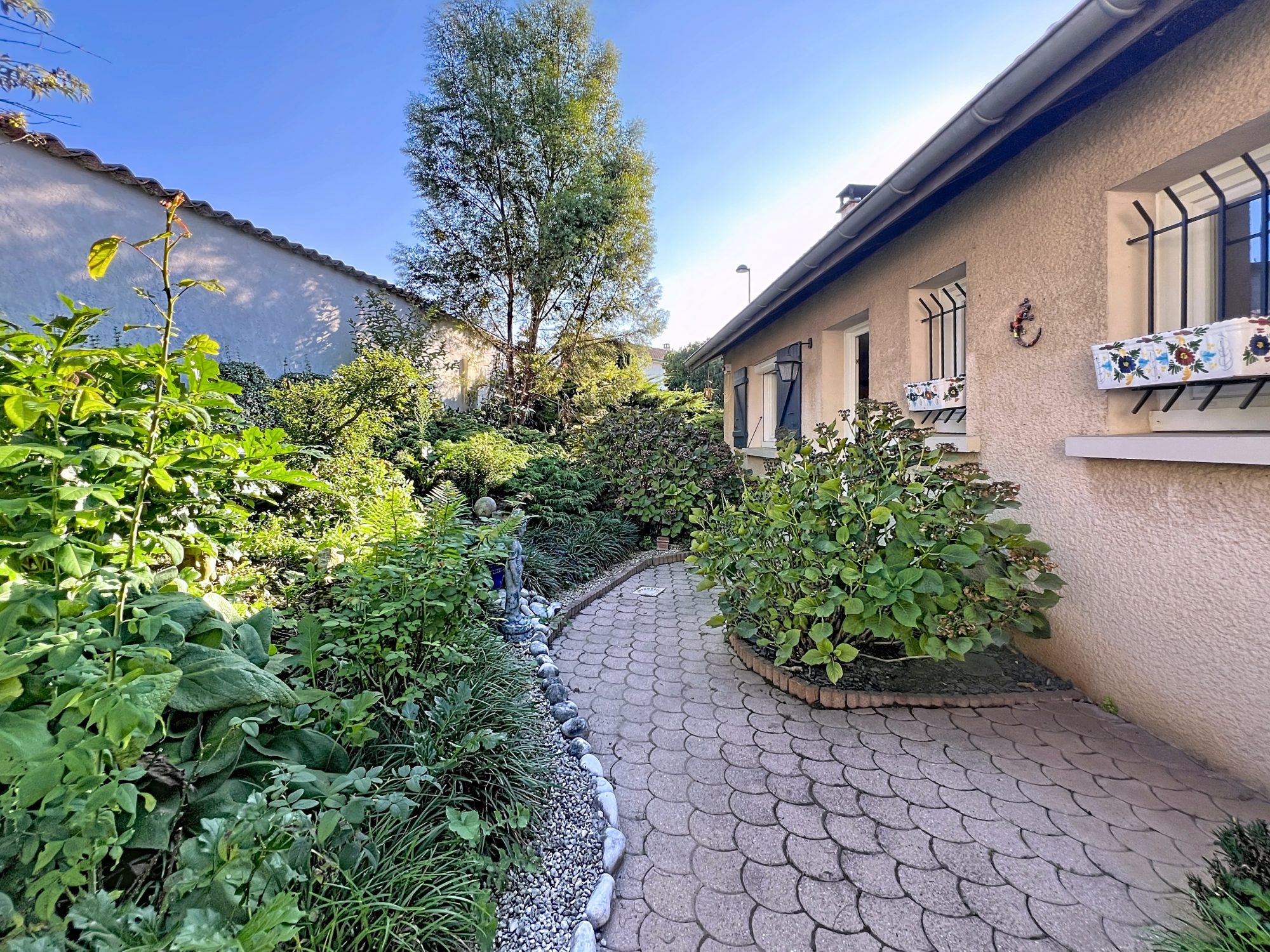 Genay- Maison de plain-pied - 88m² - Au calme - 500m2 de terrain