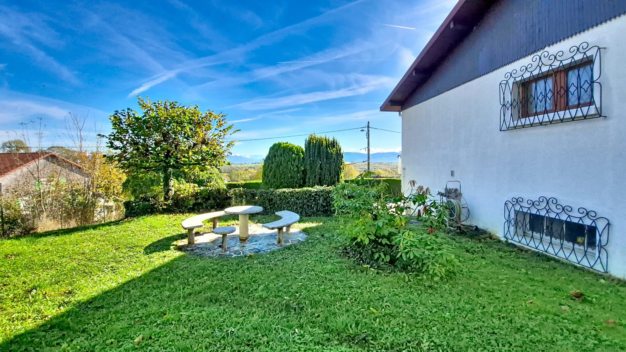 Ensemble immobilier de 2 maisons individuelles Thoiry 01710