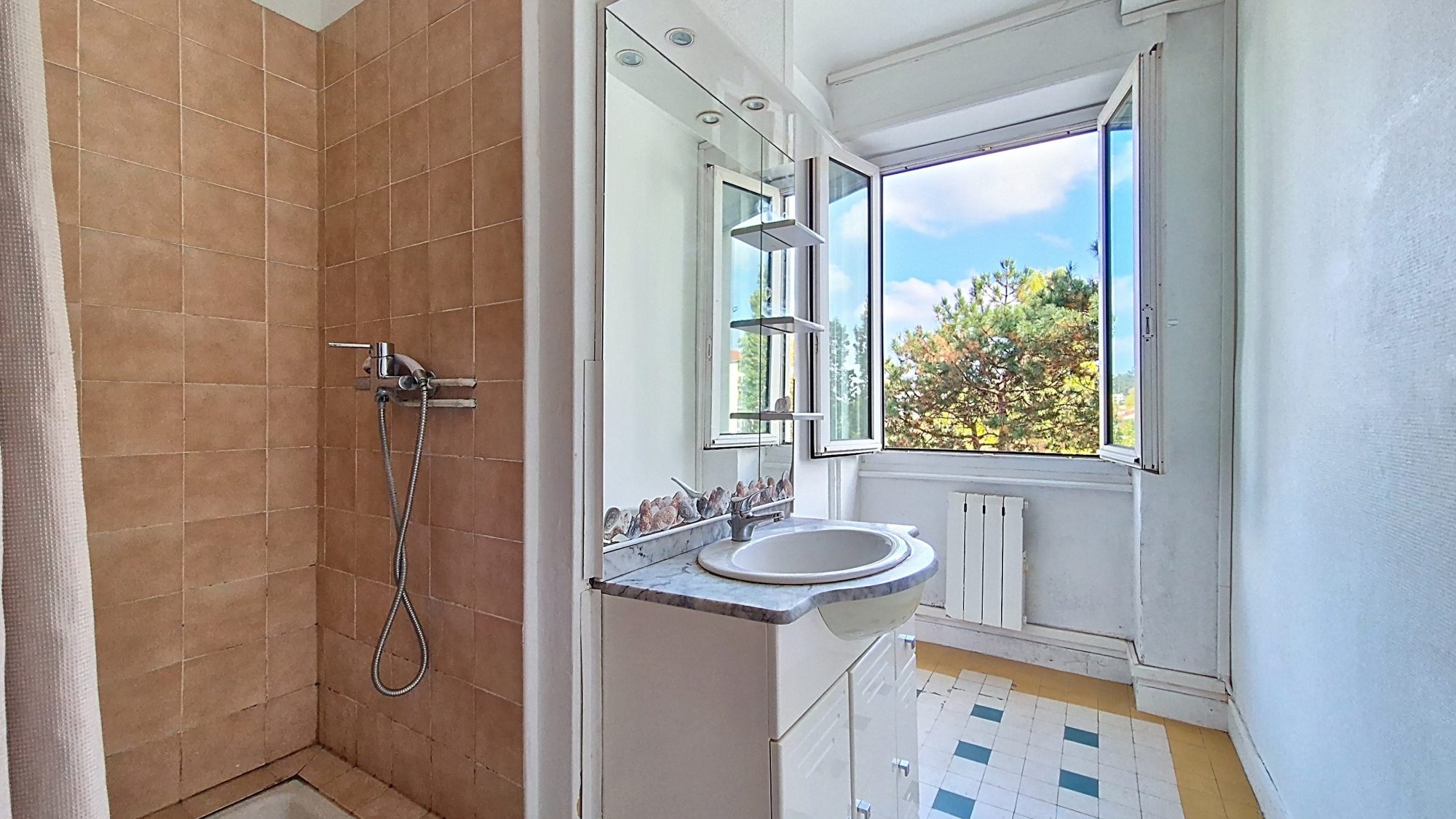 Lyon 8 - T2 de 56m² avec balcon au 2ème ét/7- ascenseur - Libre de suite Lyon 69008