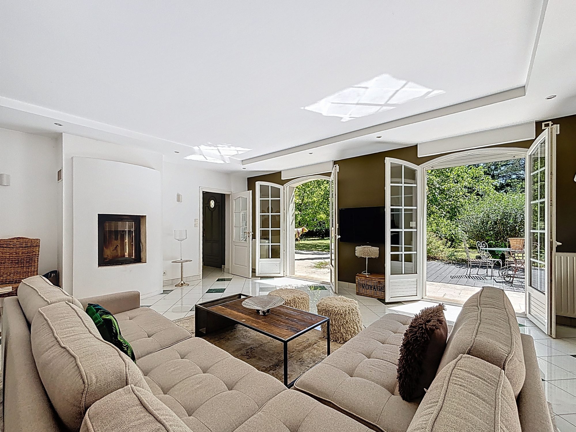 Villa de 245 m², parc de 5000 m² avec piscine Saint-Genis-Laval 69230