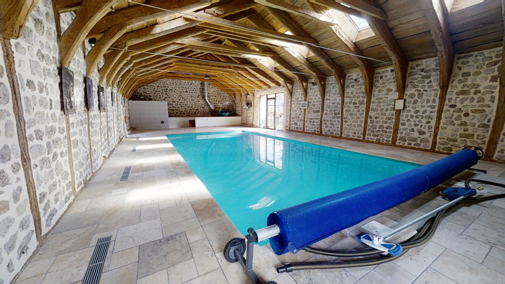 Bien d’exception loué en gîtes avec piscine intérieure Montregard 43290