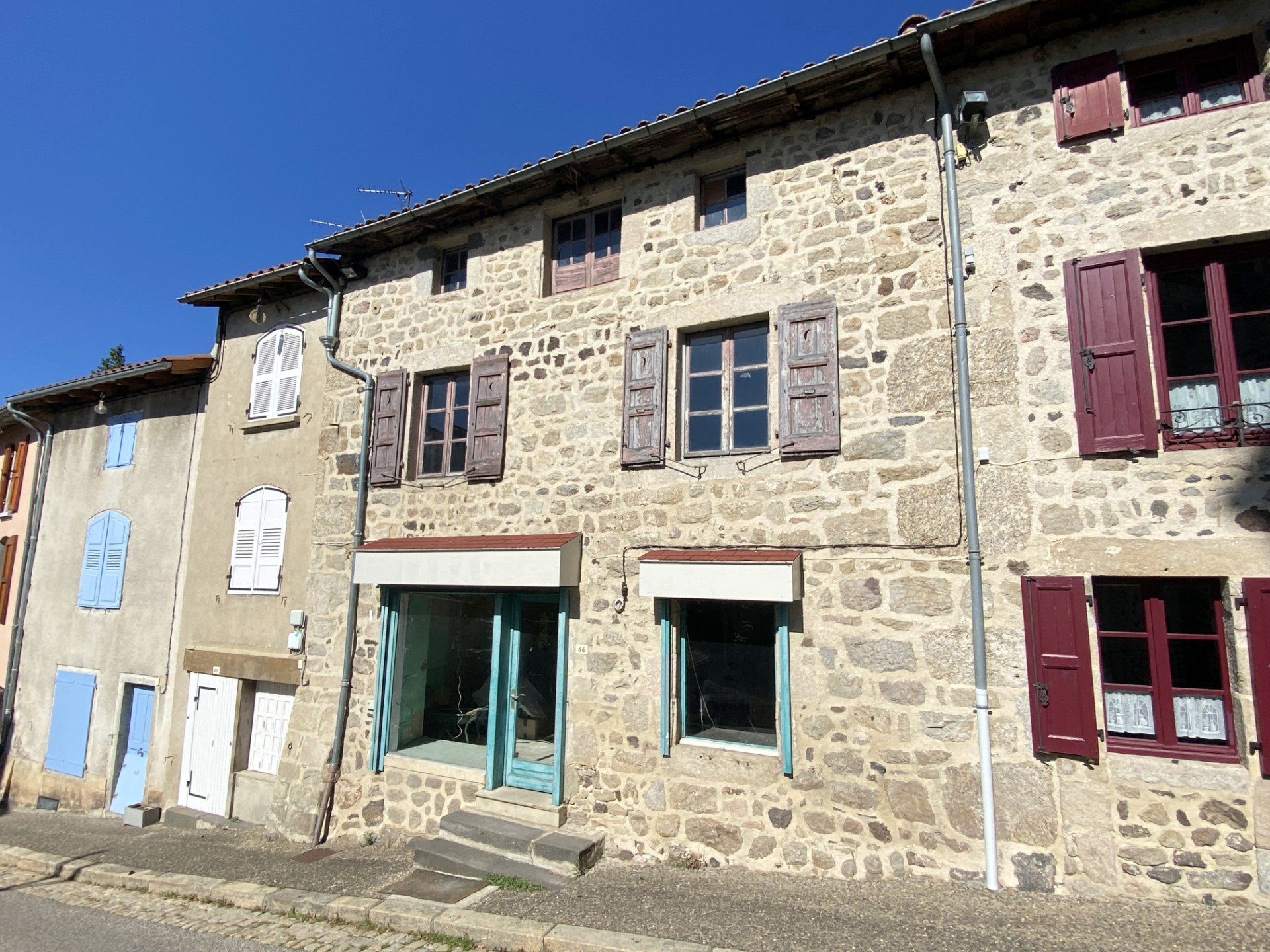 Maison de village en pierres jointées sur terrain de 45m² env