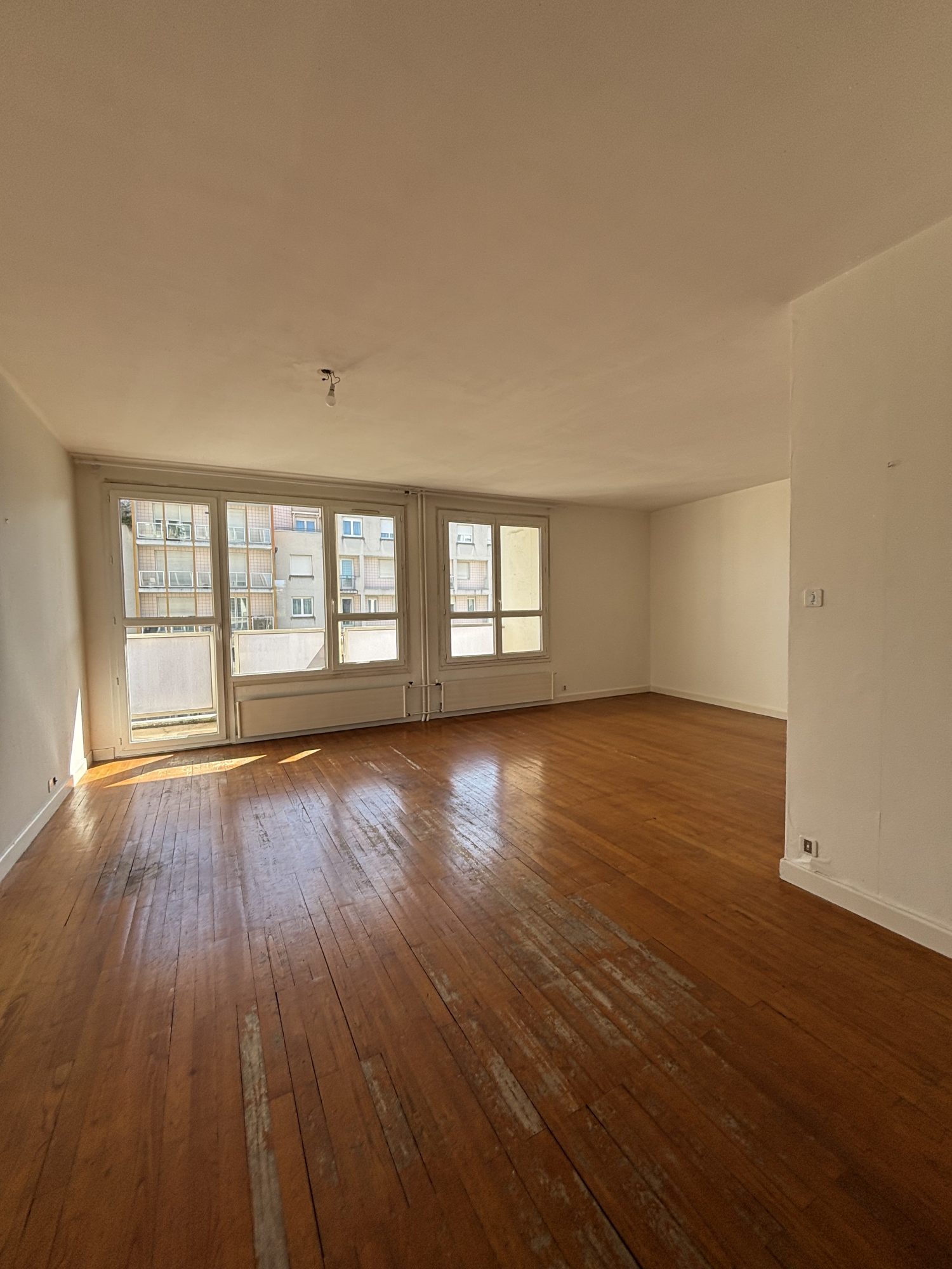 Appartement - 3 pièces - 92 m² - Saint-Étienne (42000)