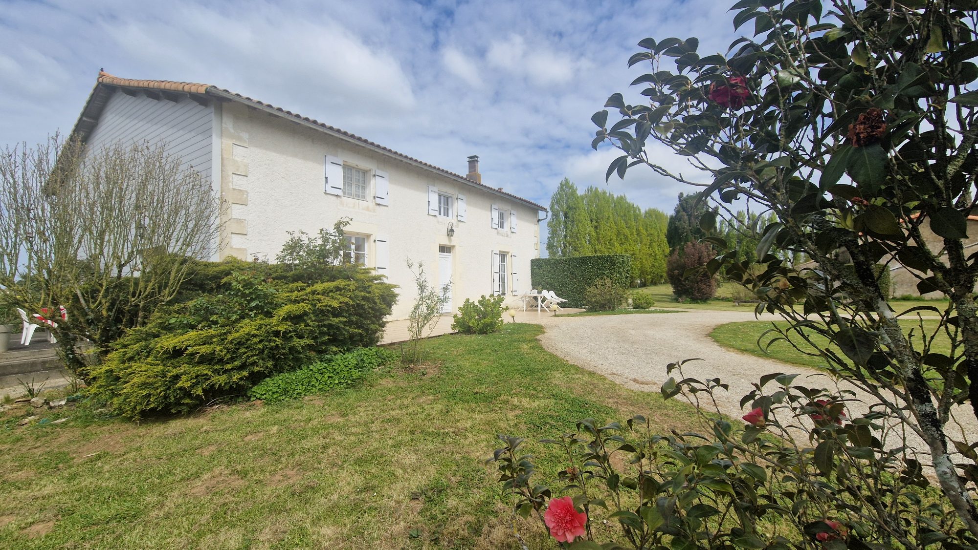 Ancienne - 6 pièces - 268 m² - Cherveux (79410)