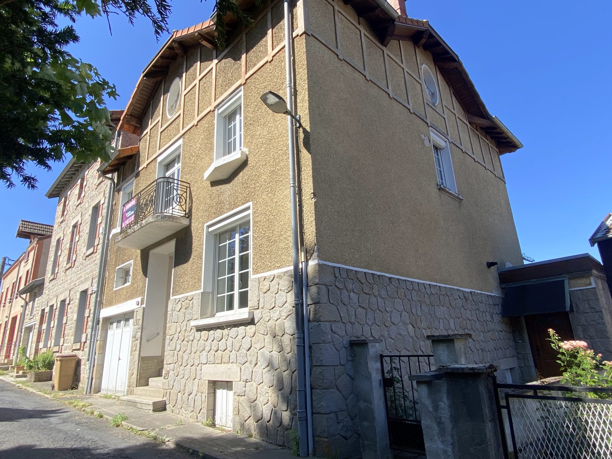 Maison de ville de 160m² env sur terrain de 300m² env