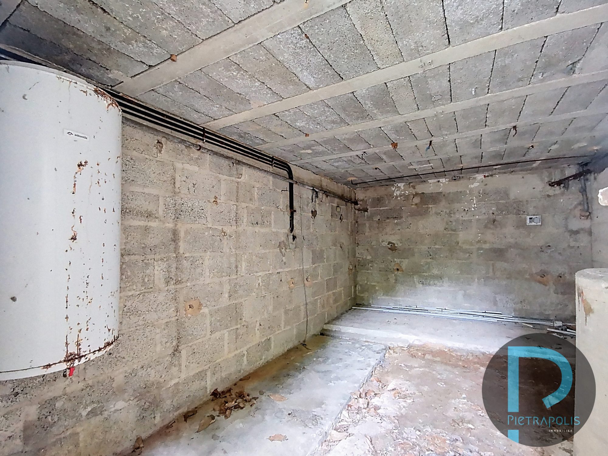 PROPRIETE avec  8 logements à rénover Bergesserin 71250