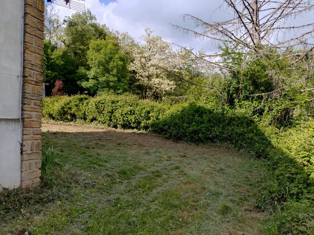 PROPRIETE avec  8 logements à rénover Bergesserin 71250