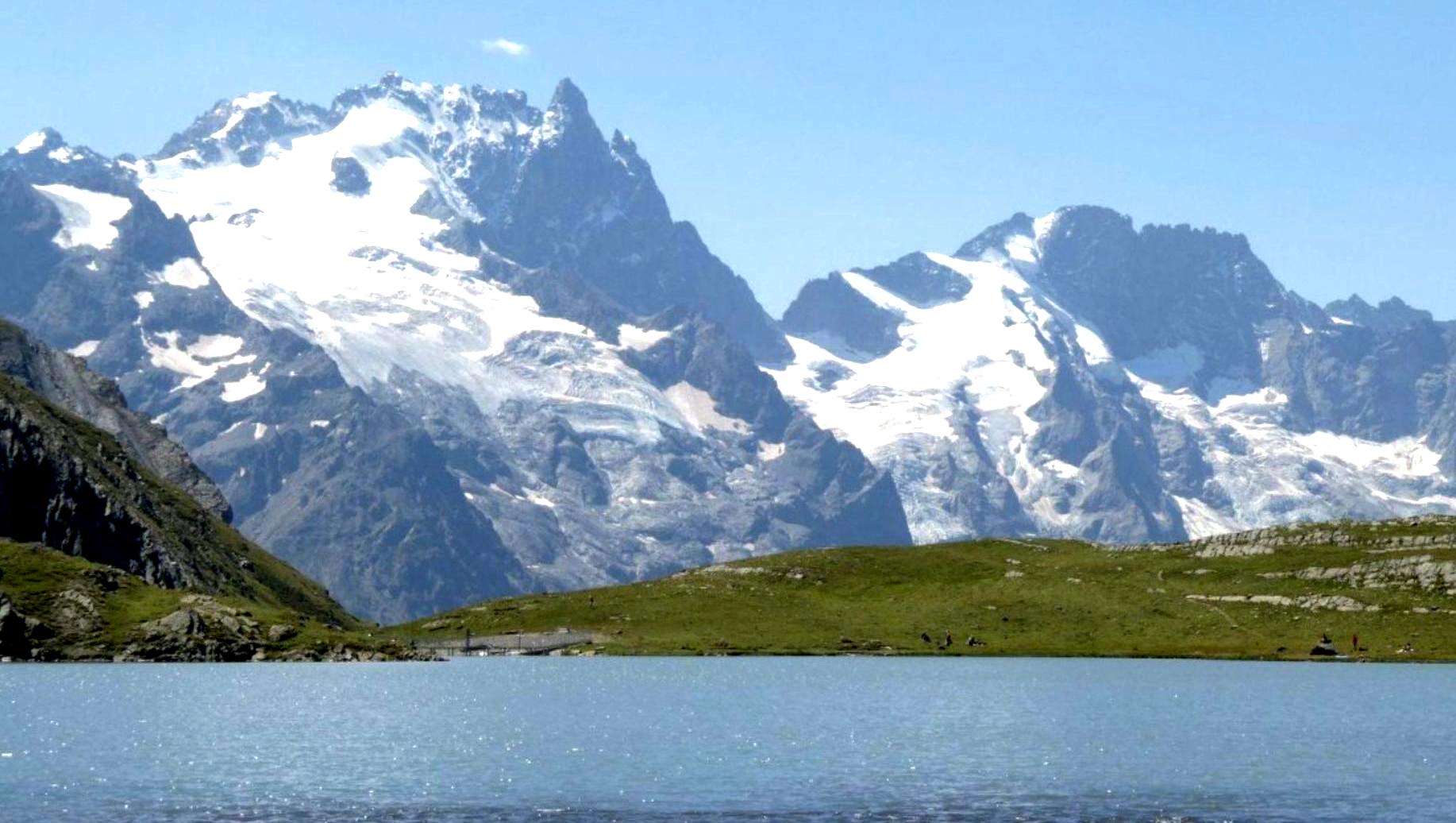Maison de Montagne face à la Meije La Grave 05320